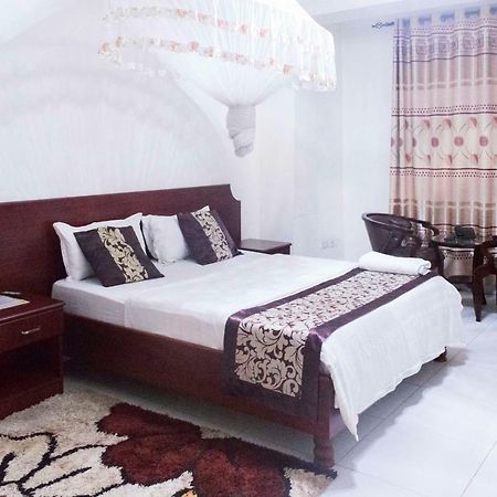 Sunrise Hotel Кампала Екстериор снимка