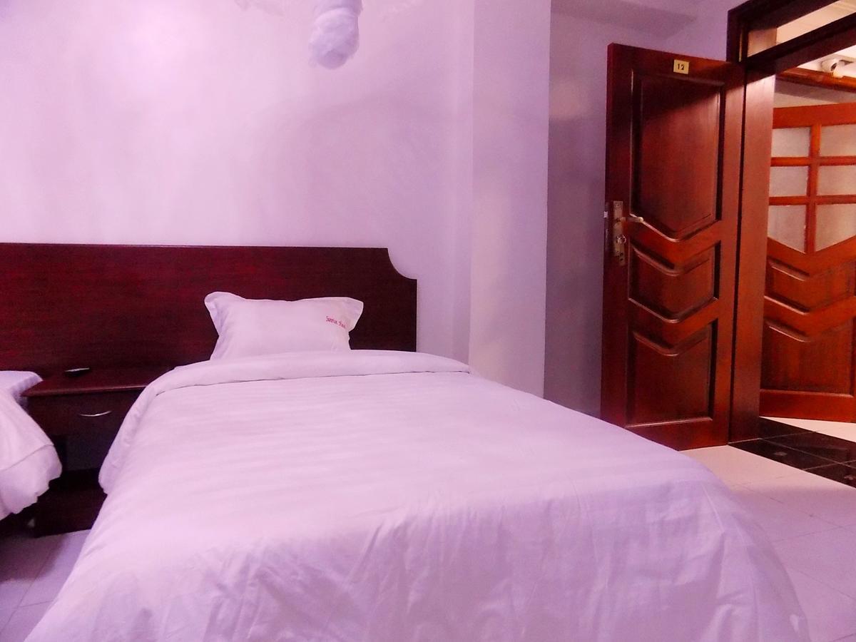 Sunrise Hotel Кампала Екстериор снимка