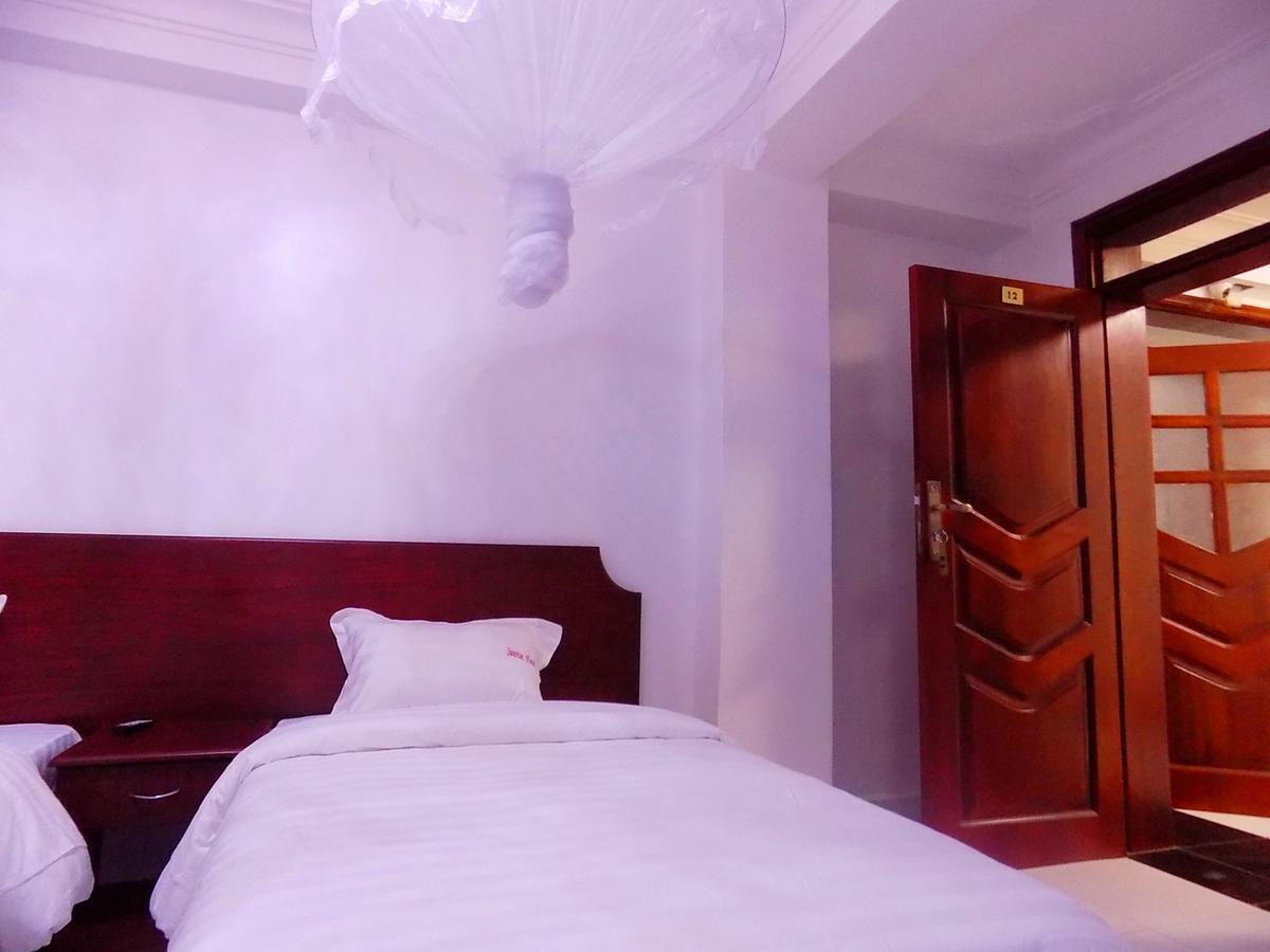 Sunrise Hotel Кампала Екстериор снимка