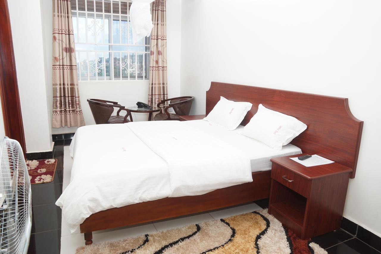 Sunrise Hotel Кампала Екстериор снимка