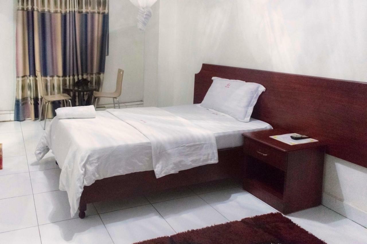 Sunrise Hotel Кампала Екстериор снимка
